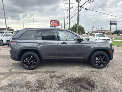 2022 Jeep Grand Cherokee Altitude