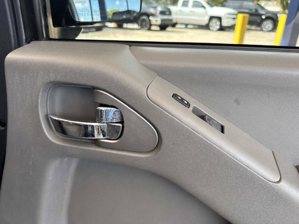 2016 Nissan Frontier SV