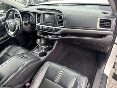 2017 Toyota Highlander SE