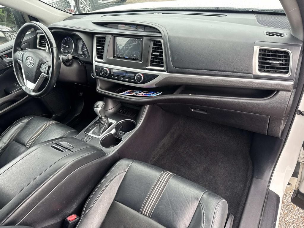 2017 Toyota Highlander SE
