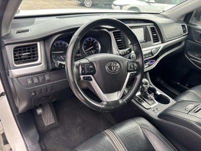 2017 Toyota Highlander SE