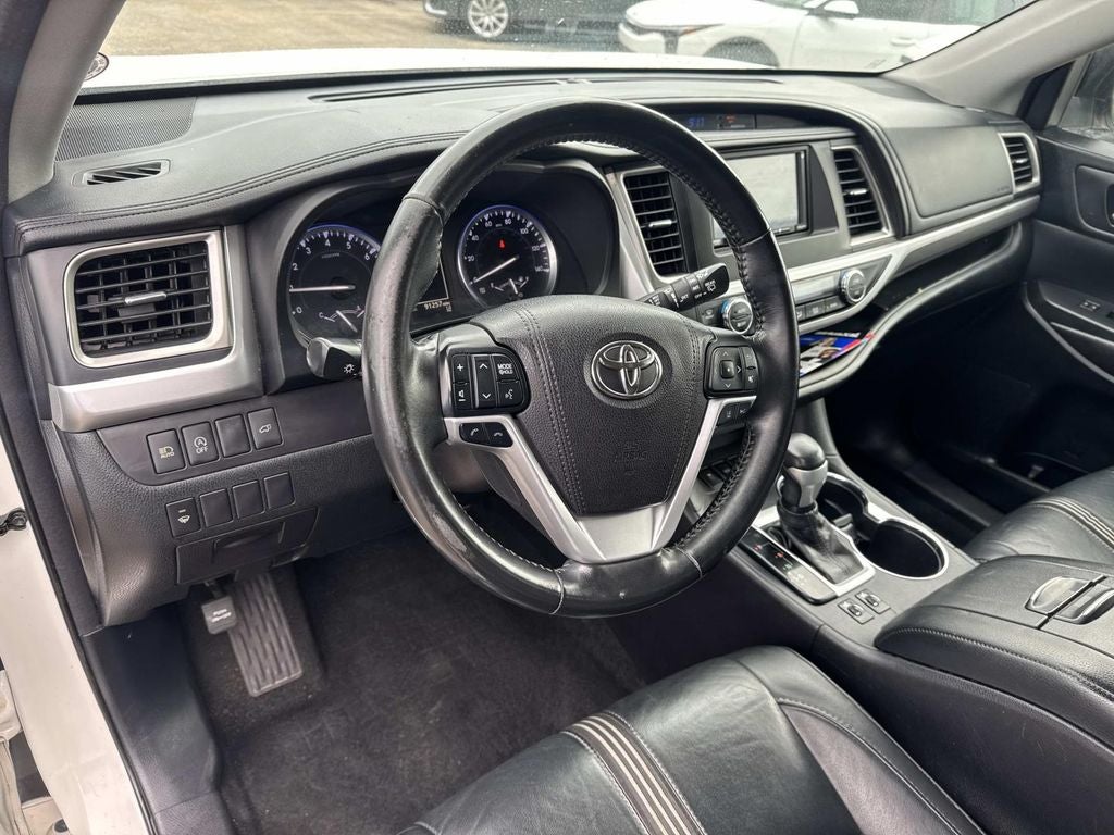 2017 Toyota Highlander SE