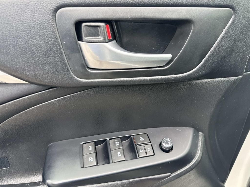 2017 Toyota Highlander SE