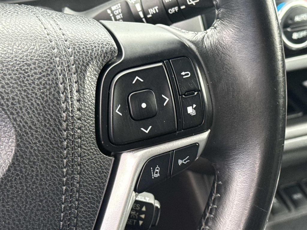 2017 Toyota Highlander SE