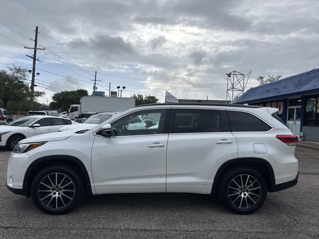 2017 Toyota Highlander SE