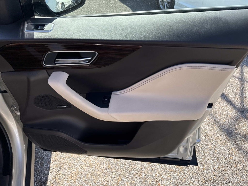 2017 Jaguar F-PACE 35t Prestige