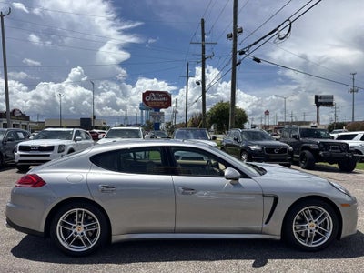 2016 Porsche Panamera 4 Edition