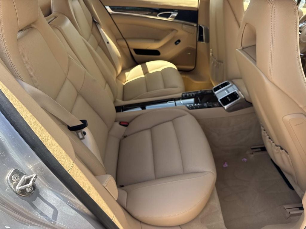 2016 Porsche Panamera 4 Edition