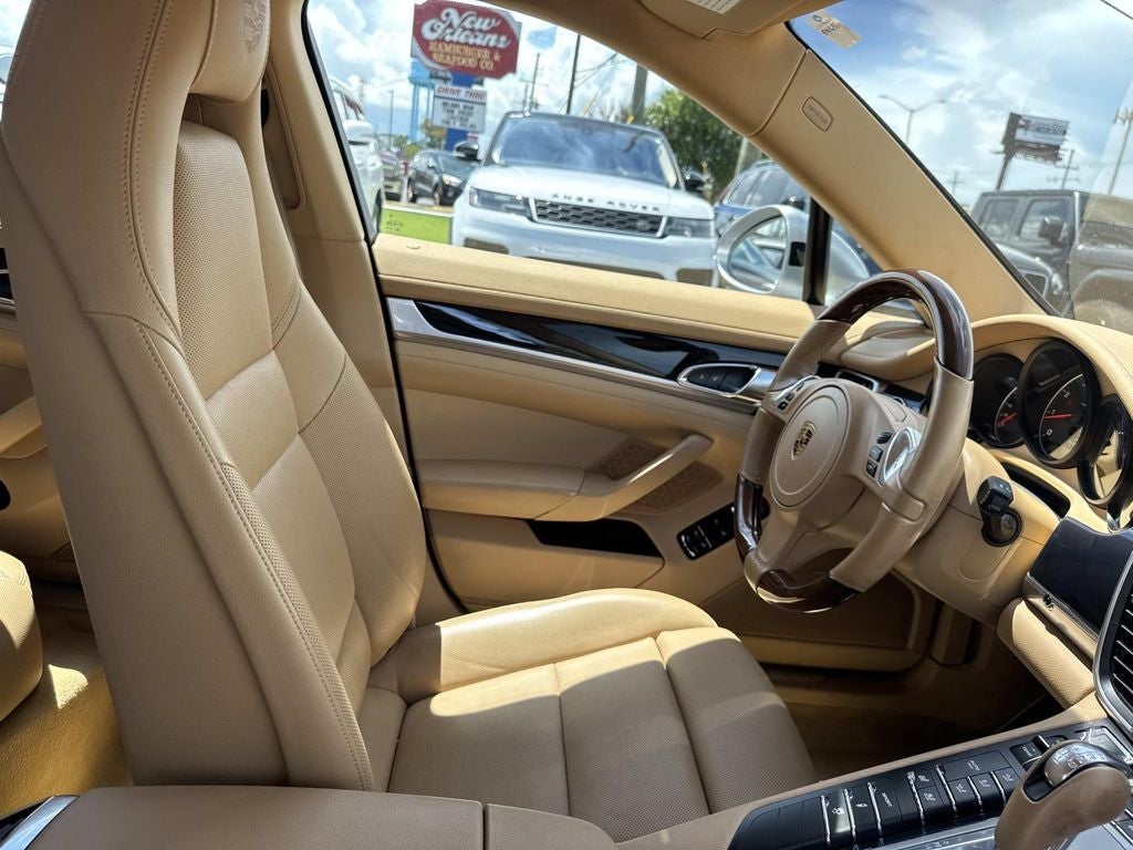 2016 Porsche Panamera 4 Edition
