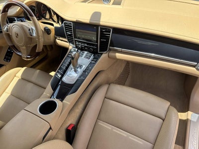 2016 Porsche Panamera 4 Edition