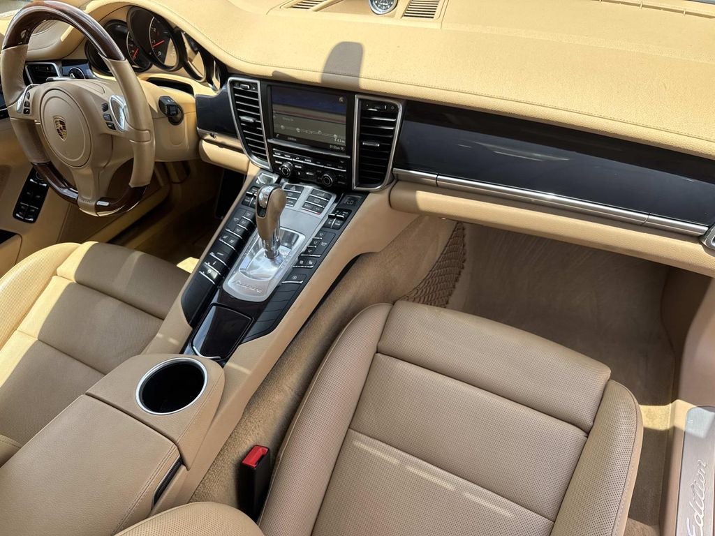 2016 Porsche Panamera 4 Edition
