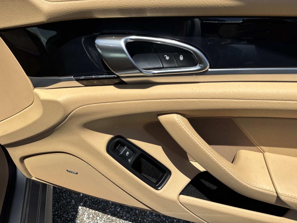 2016 Porsche Panamera 4 Edition