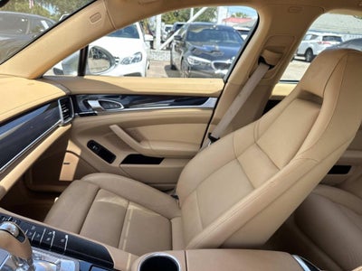 2016 Porsche Panamera 4 Edition