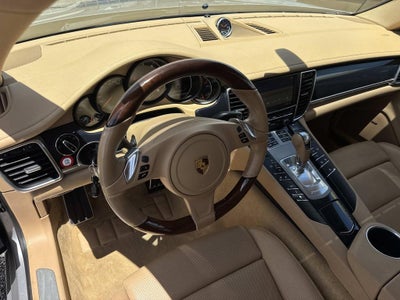 2016 Porsche Panamera 4 Edition