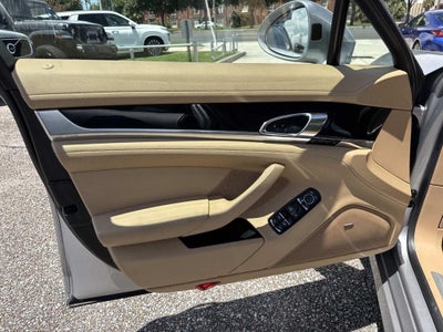 2016 Porsche Panamera 4 Edition