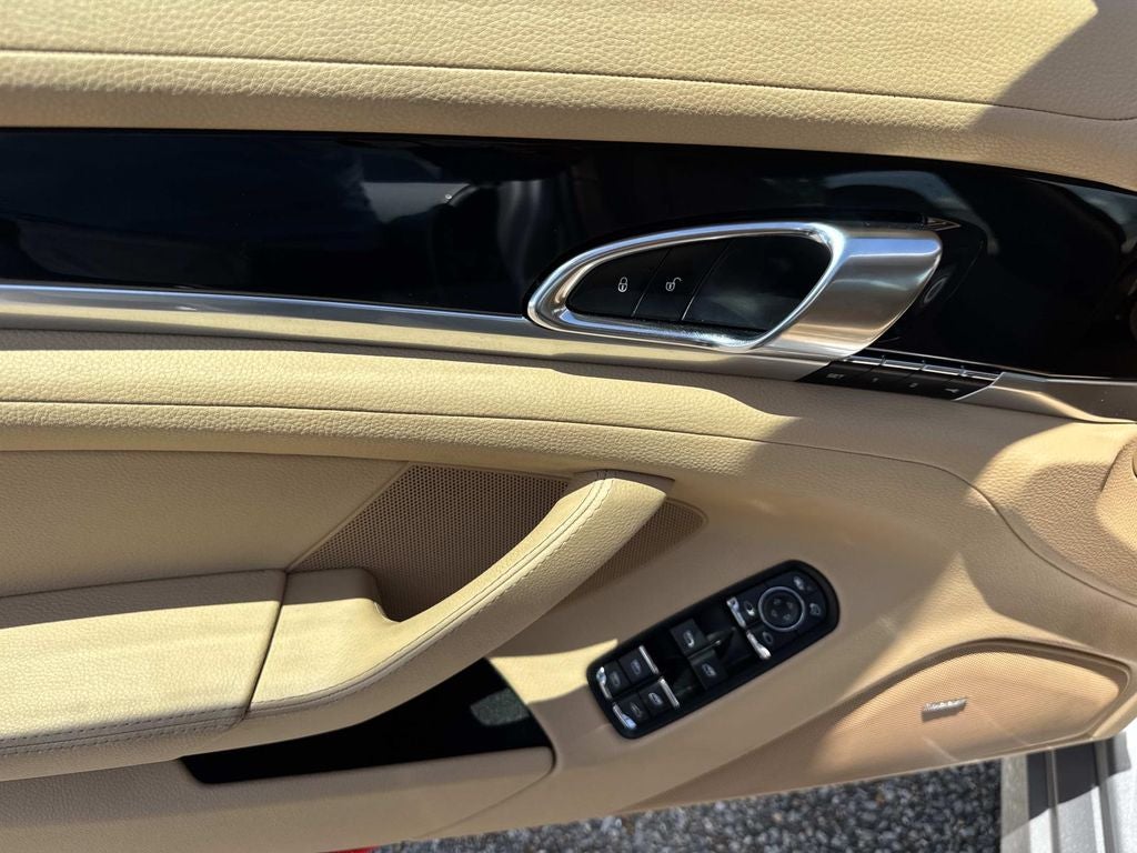2016 Porsche Panamera 4 Edition