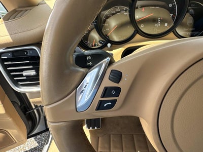 2016 Porsche Panamera 4 Edition