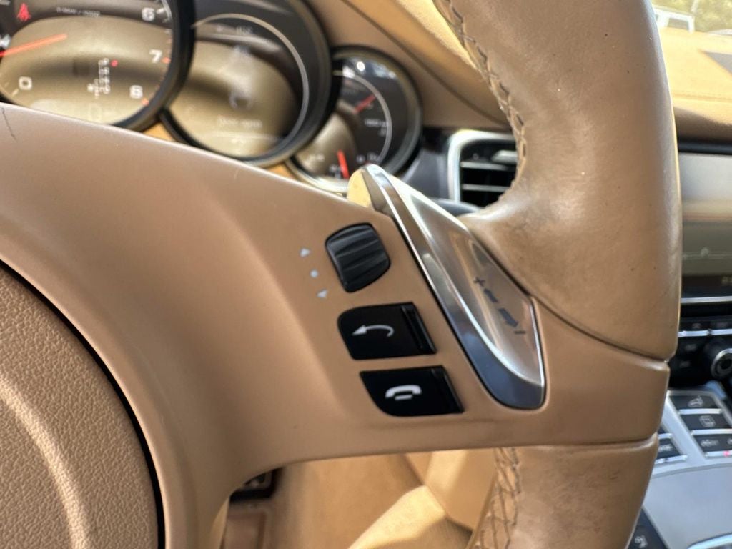 2016 Porsche Panamera 4 Edition