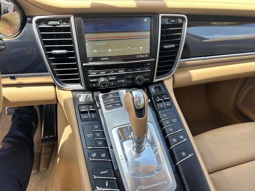 2016 Porsche Panamera 4 Edition
