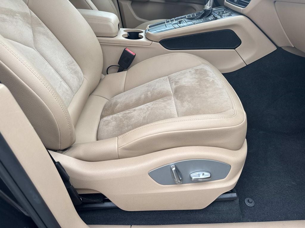2020 Porsche Macan Base