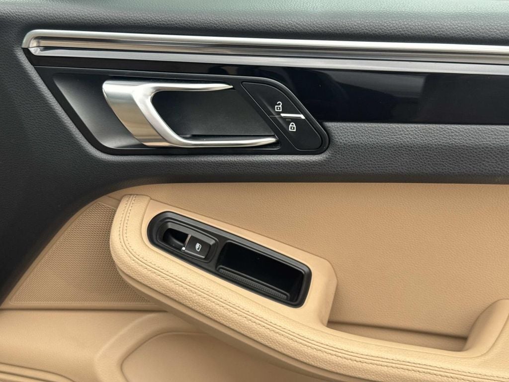 2020 Porsche Macan Base