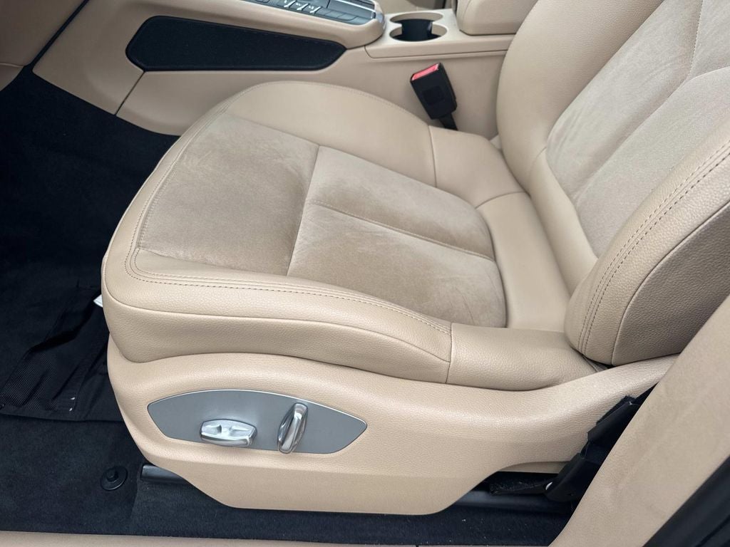 2020 Porsche Macan Base