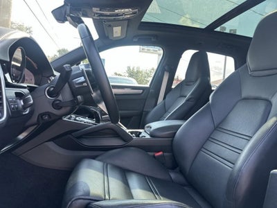2022 Porsche Cayenne Platinum Edition