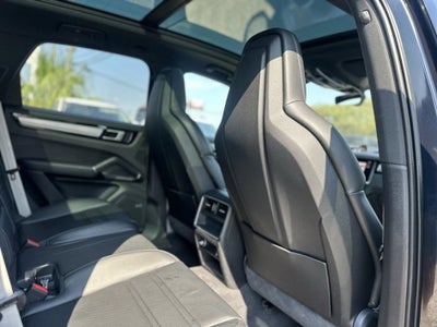 2022 Porsche Cayenne Platinum Edition