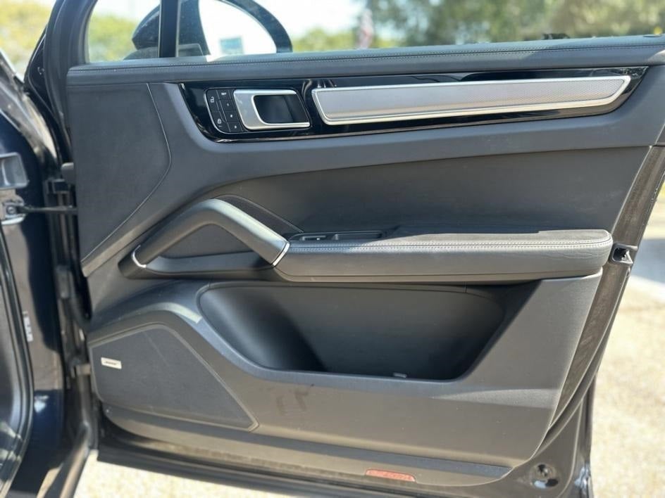 2022 Porsche Cayenne Platinum Edition