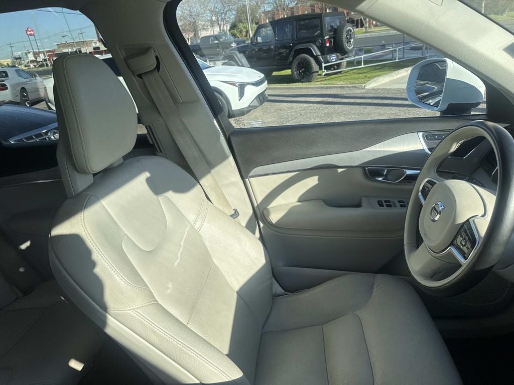2021 Volvo XC90 T5 Momentum