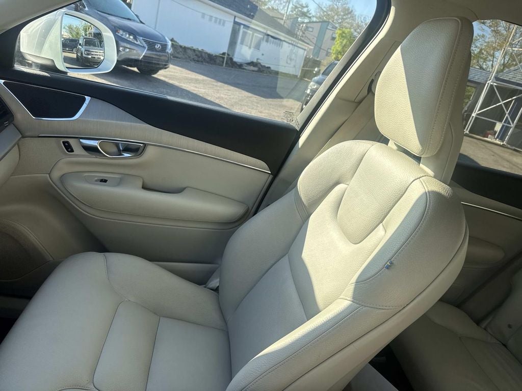 2021 Volvo XC90 T5 Momentum