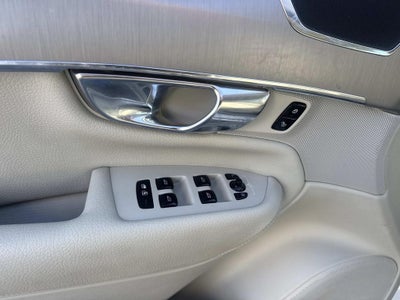 2021 Volvo XC90 T5 Momentum