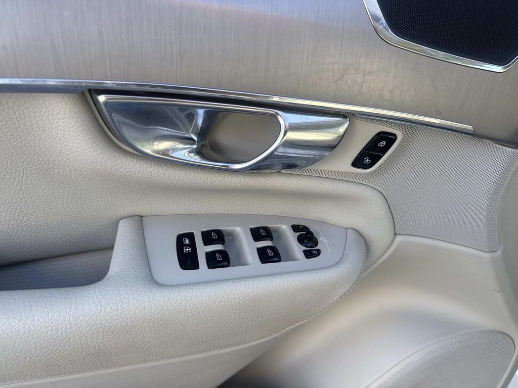 2021 Volvo XC90 T5 Momentum