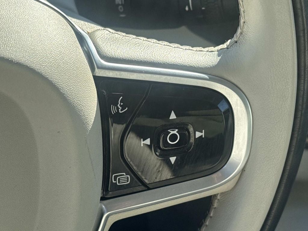 2021 Volvo XC90 T5 Momentum