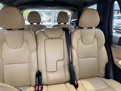 2017 Volvo XC90 T6 Momentum