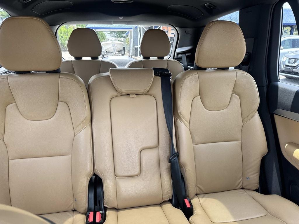 2017 Volvo XC90 T6 Momentum