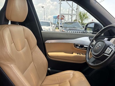 2017 Volvo XC90 T6 Momentum