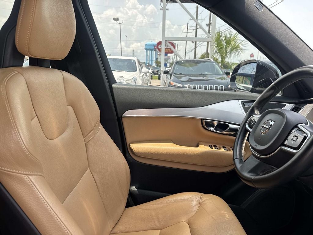 2017 Volvo XC90 T6 Momentum