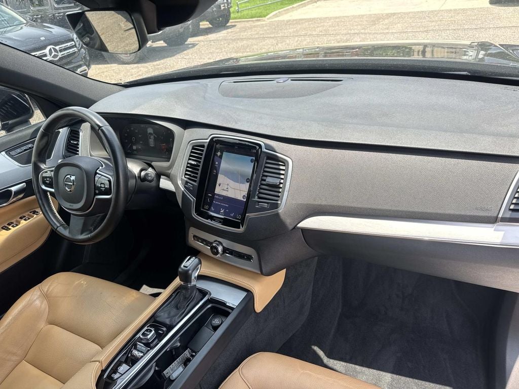 2017 Volvo XC90 T6 Momentum