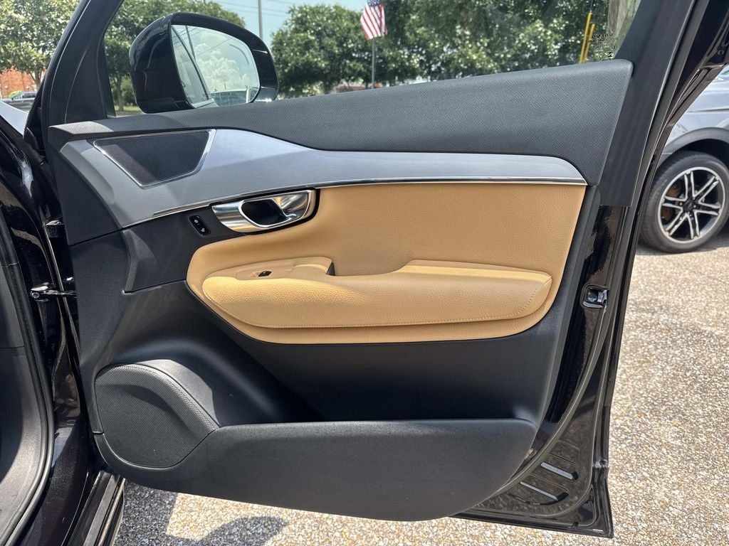 2017 Volvo XC90 T6 Momentum