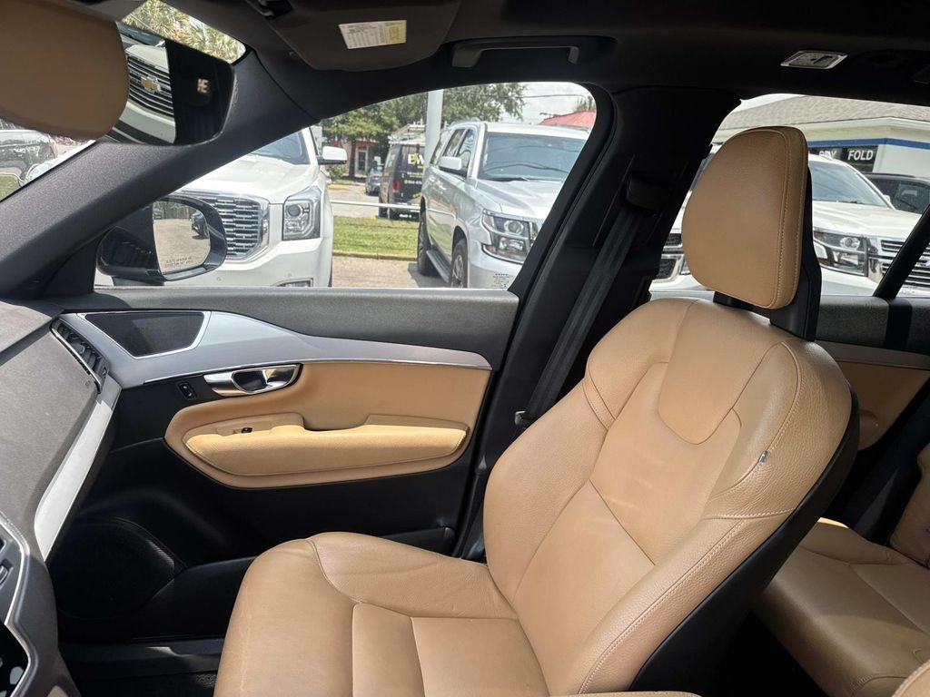 2017 Volvo XC90 T6 Momentum