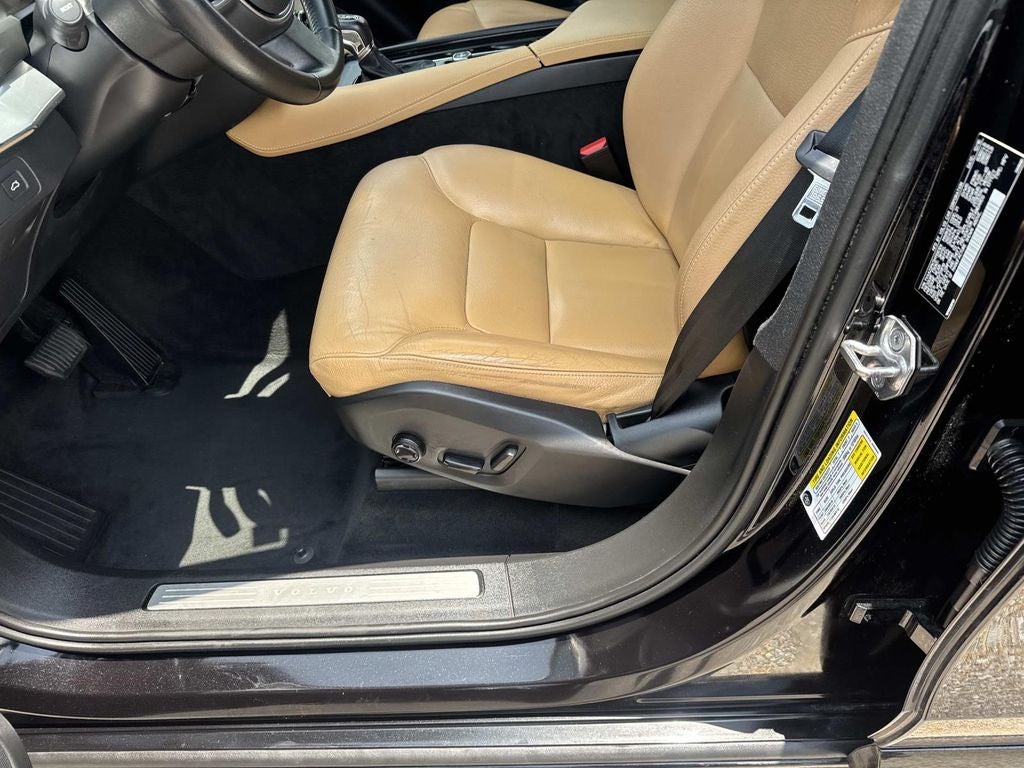 2017 Volvo XC90 T6 Momentum