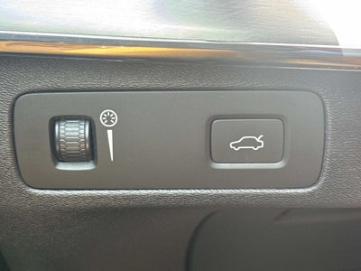 2017 Volvo XC90 T6 Momentum
