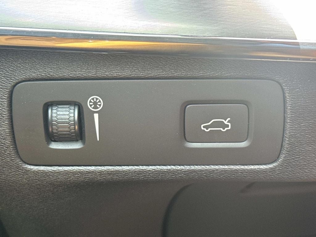 2017 Volvo XC90 T6 Momentum