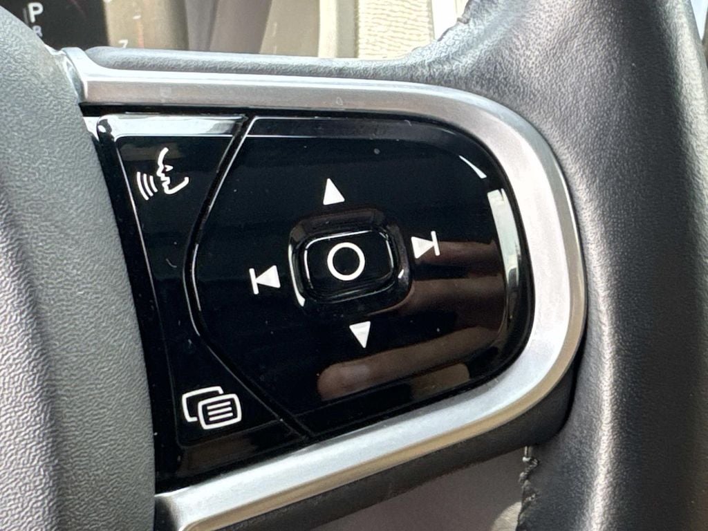 2017 Volvo XC90 T6 Momentum