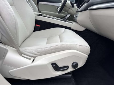 2018 Volvo XC90 T6 Momentum