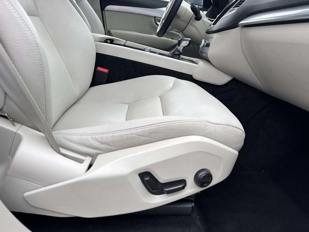 2018 Volvo XC90 T6 Momentum