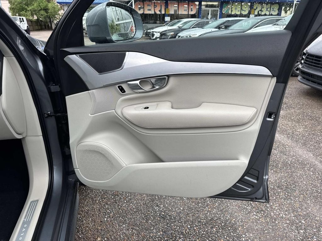 2018 Volvo XC90 T6 Momentum