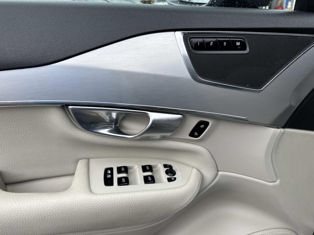 2018 Volvo XC90 T6 Momentum