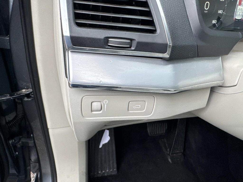 2018 Volvo XC90 T6 Momentum